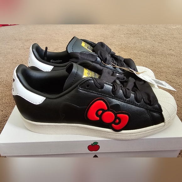 Adidas Hello Kitty Superstar - Picture 4 of 5